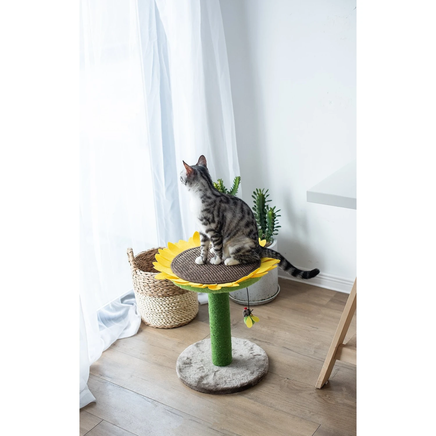 Catry Sunflower 23.2-in Sisal Cat Scratching Post With Toy 5 Catry Sunflower 23.2-in Sisal Cat Scratching Post With Toy - Image 5